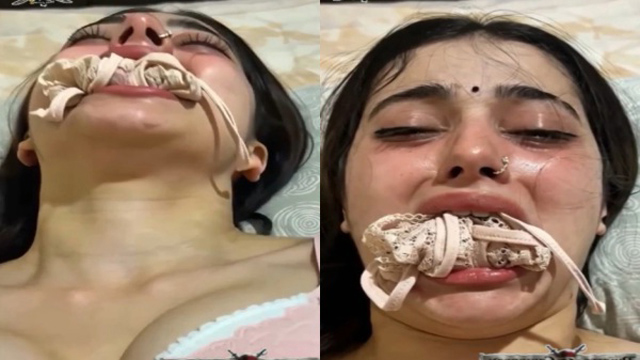 Muh mai panty daba – chut chudwaati bhabhi ka viral mms