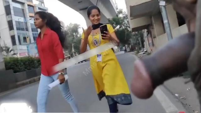 Guy Flash Cock Infront Of College Girls Leak